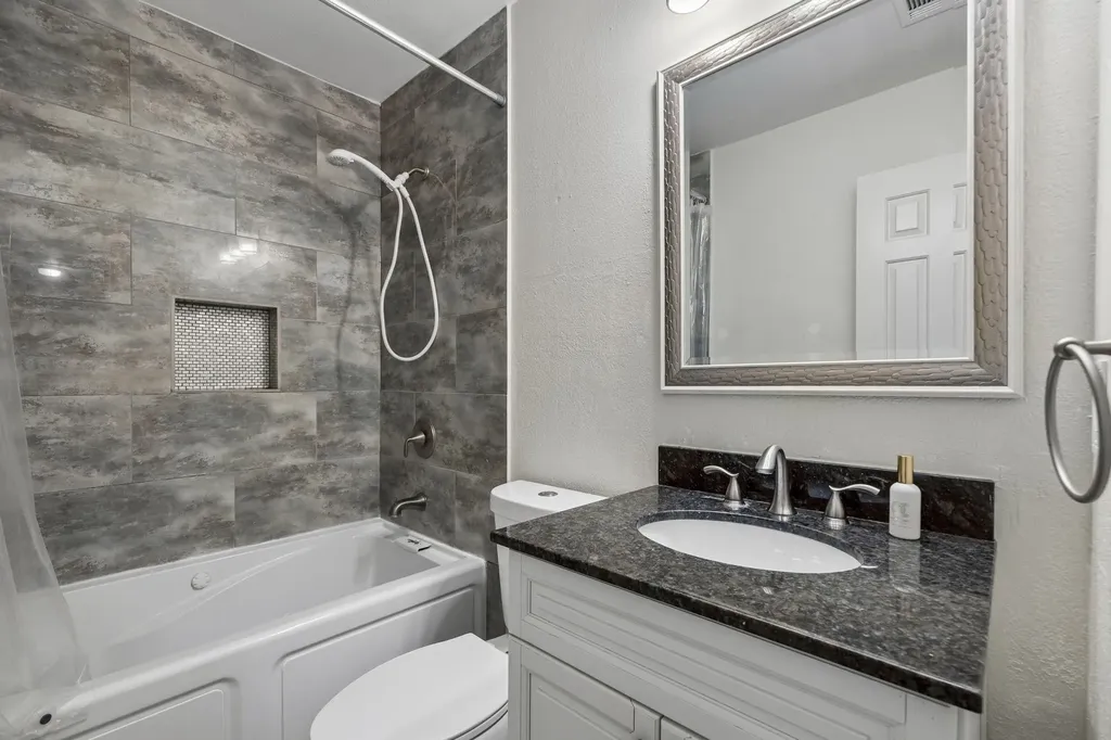 110 Bryn Mawr Lane Waxahachie TX 75165