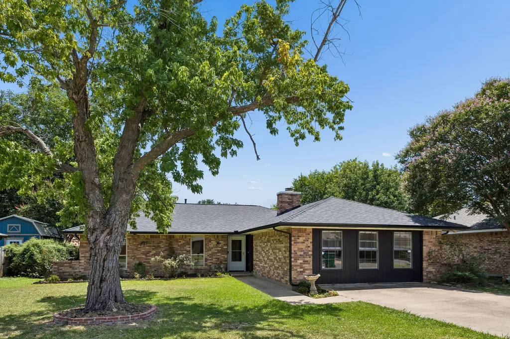 110 Bryn Mawr Lane Waxahachie TX 75165