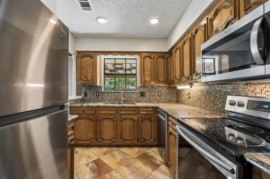 110 Bryn Mawr Lane Waxahachie TX 75165