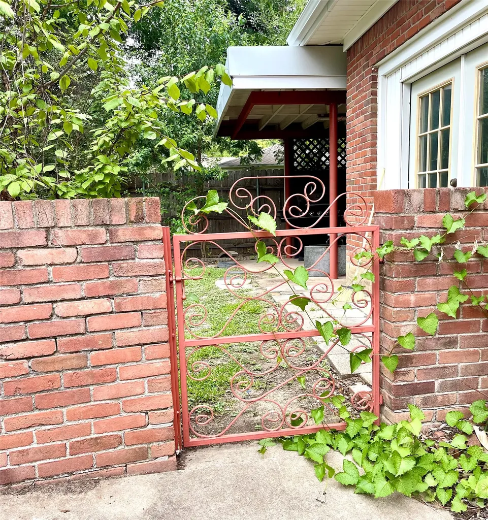 715 S Rusk Street Gainesville TX 76240