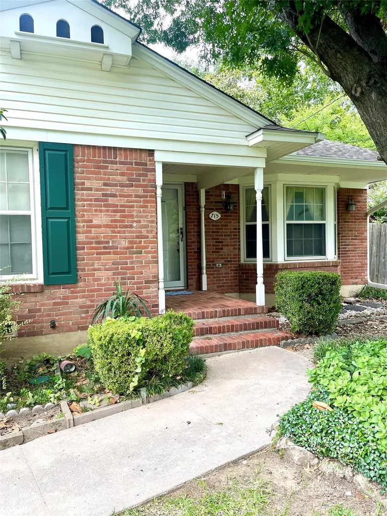 715 S Rusk Street Gainesville TX 76240
