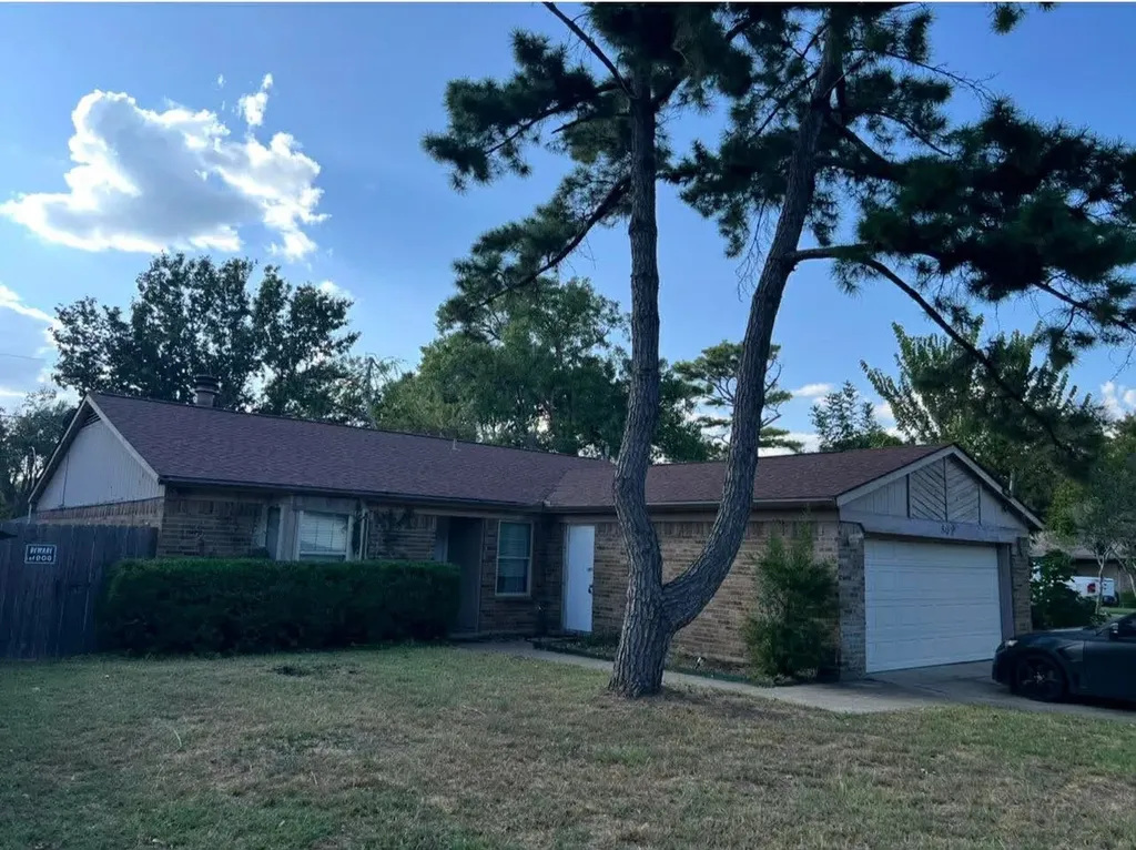802 Matthews Court Arlington TX 76012