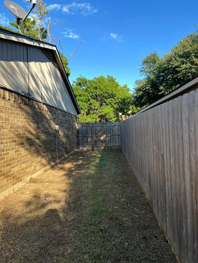 802 Matthews Court Arlington TX 76012