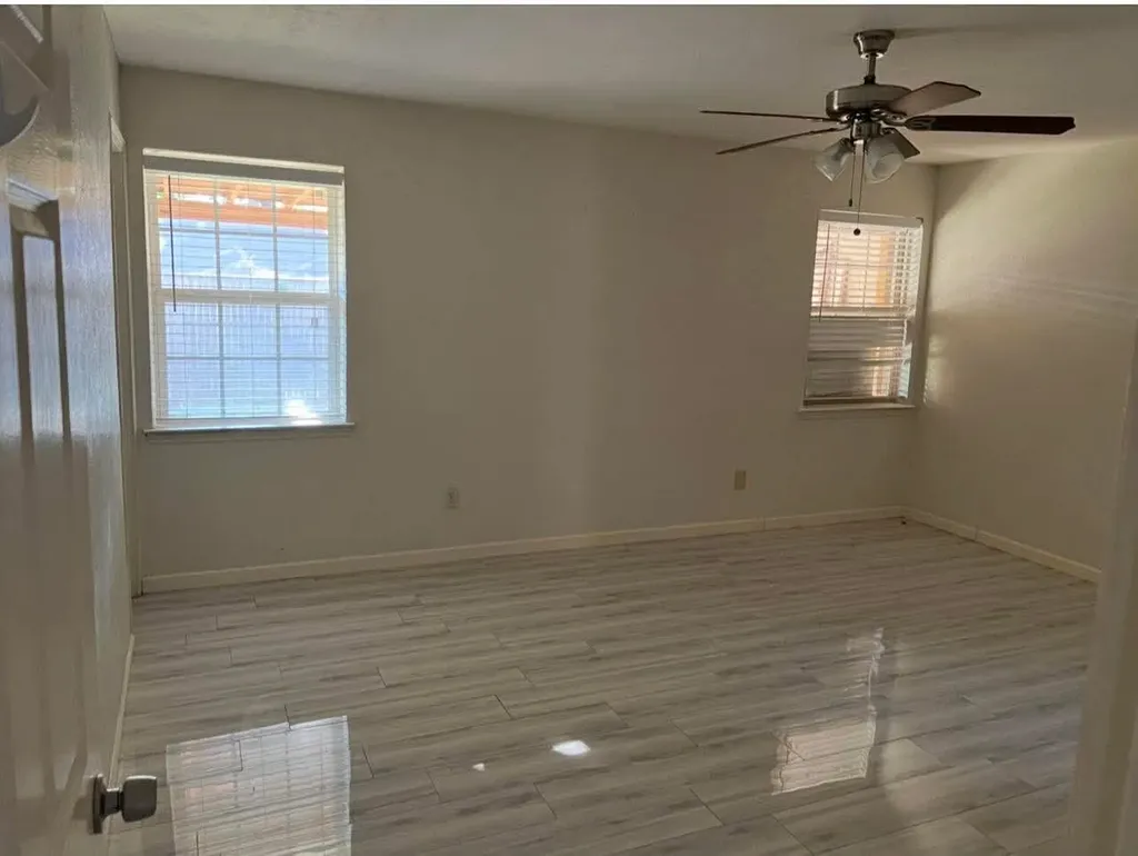 802 Matthews Court Arlington TX 76012