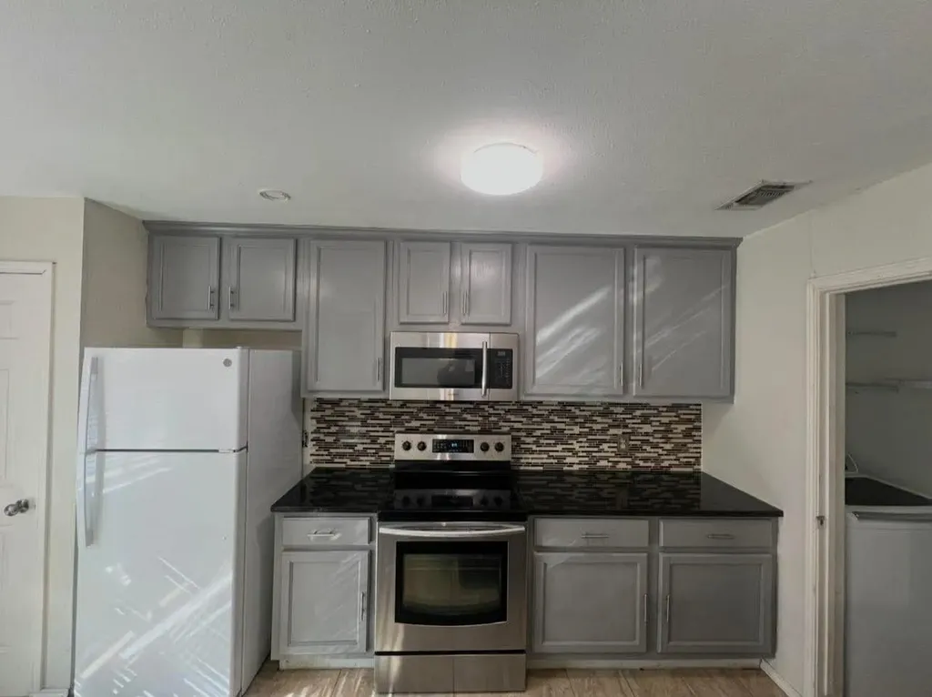 802 Matthews Court Arlington TX 76012