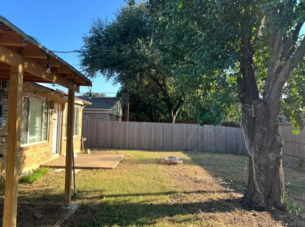 802 Matthews Court Arlington TX 76012