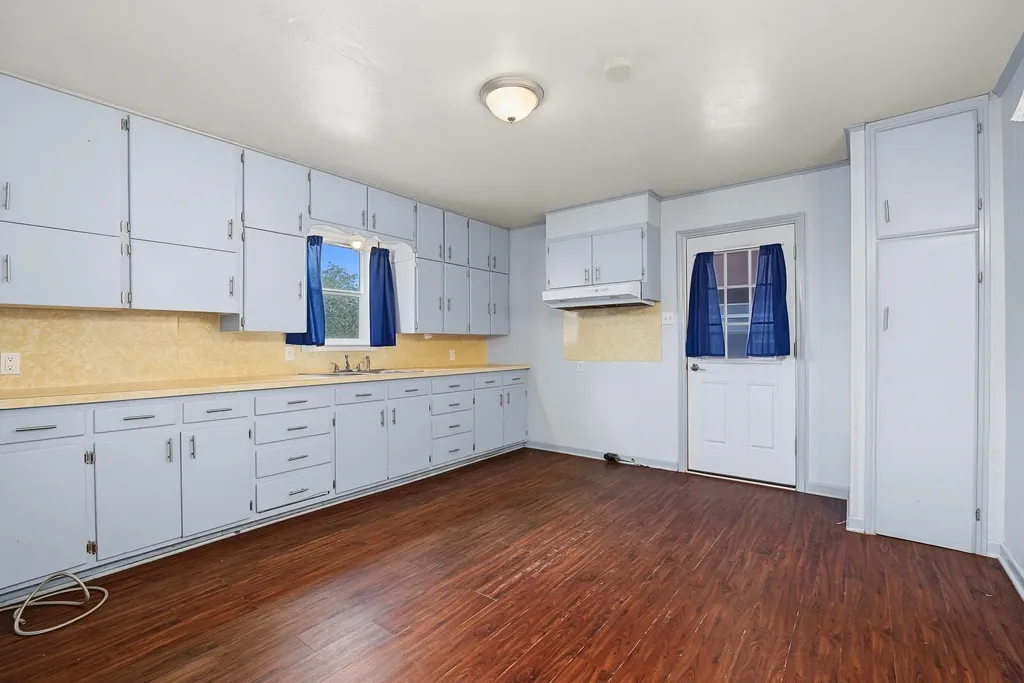 611 N Richard Avenue Rotan TX 79546
