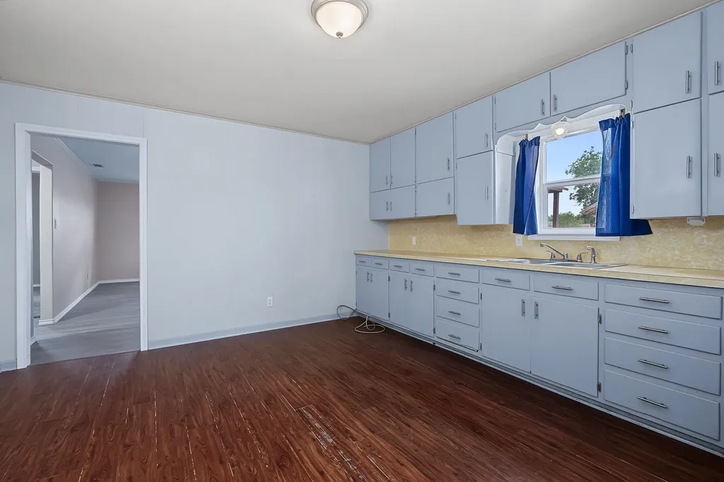 611 N Richard Avenue Rotan TX 79546