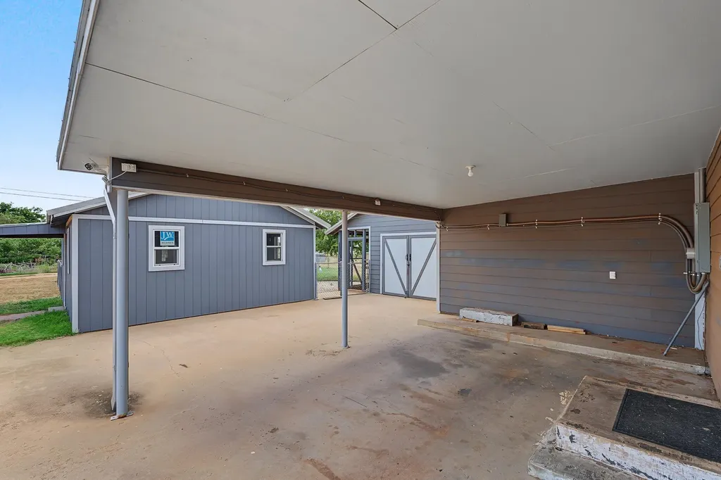 611 N Richard Avenue Rotan TX 79546