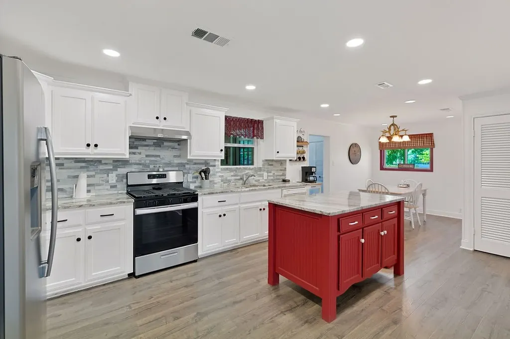 208 Southshore Drive Lone Star TX 75668