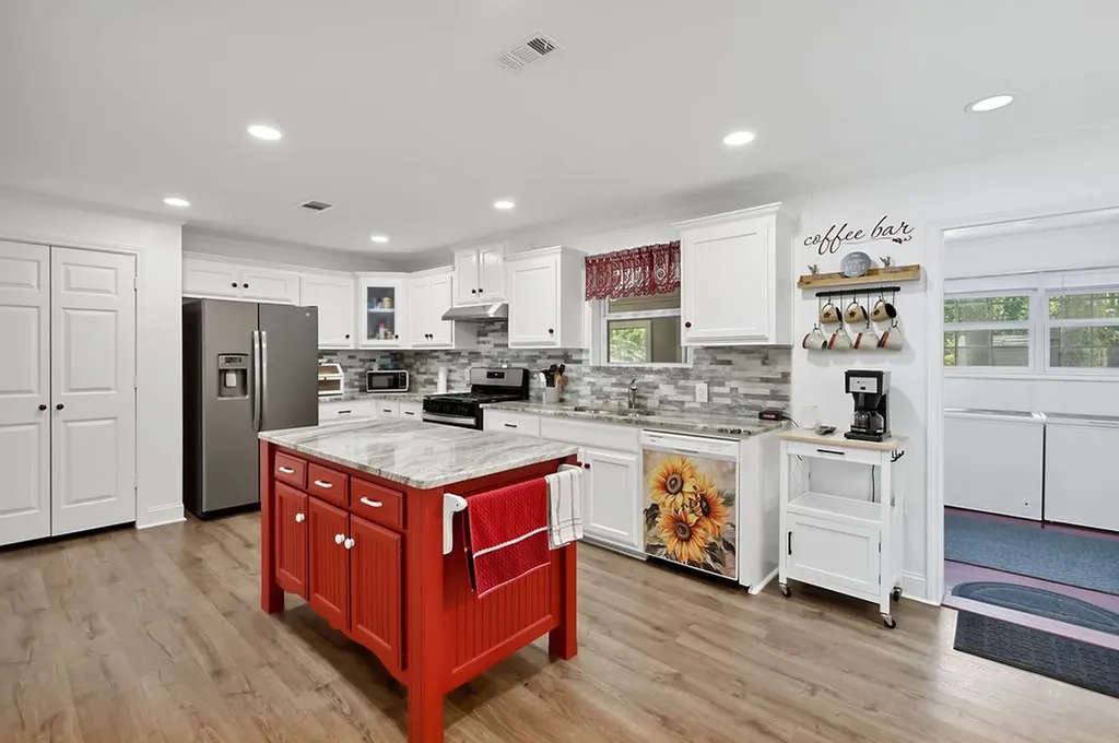 208 Southshore Drive Lone Star TX 75668