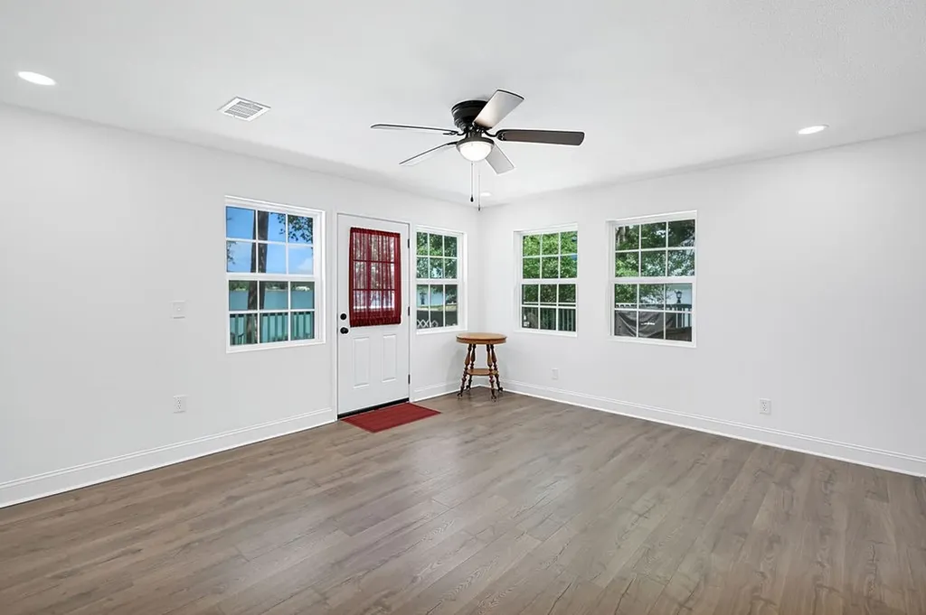 208 Southshore Drive Lone Star TX 75668