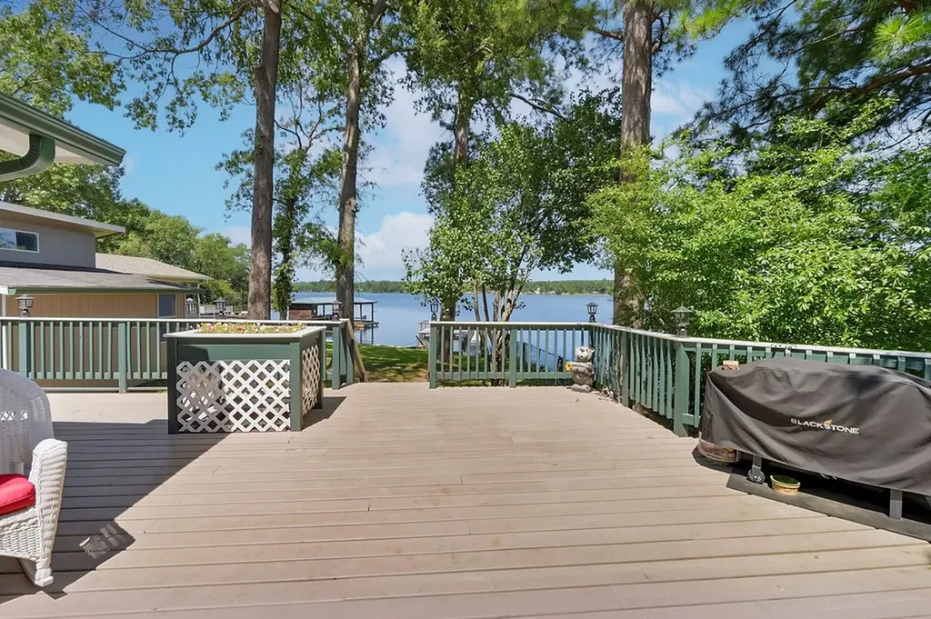 208 Southshore Drive Lone Star TX 75668