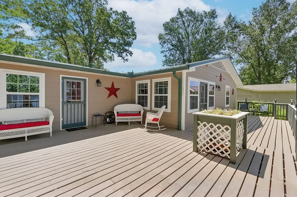 208 Southshore Drive Lone Star TX 75668