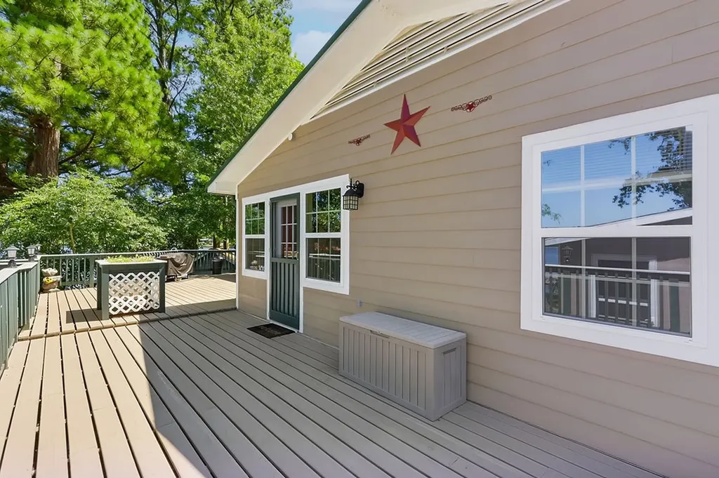 208 Southshore Drive Lone Star TX 75668