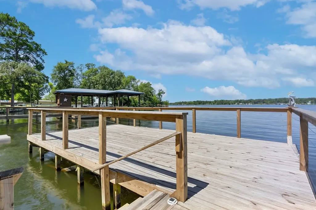 208 Southshore Drive Lone Star TX 75668