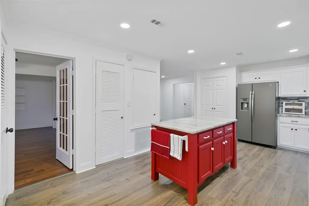 208 Southshore Drive Lone Star TX 75668