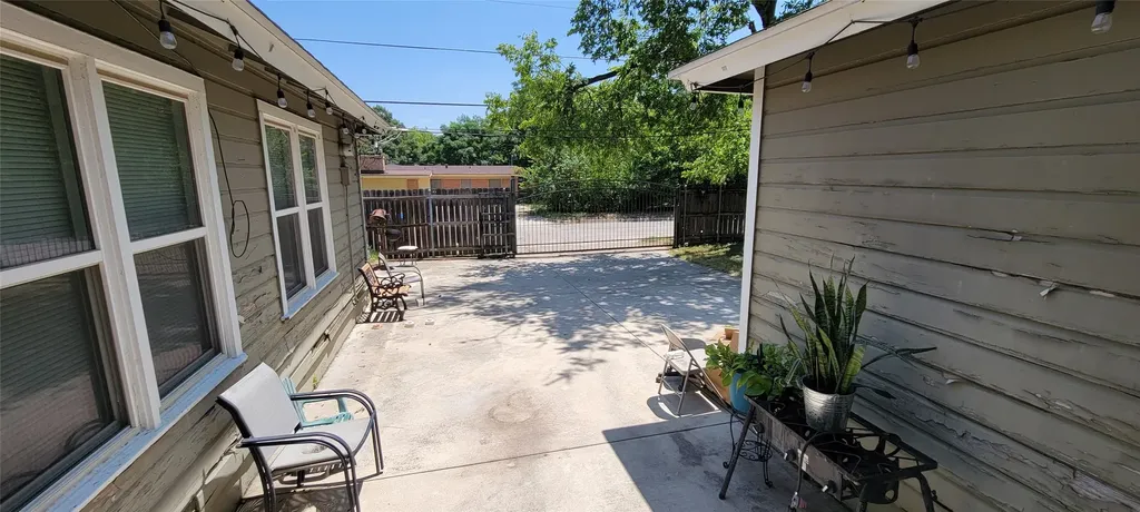 6840 Van Natta Lane Fort Worth TX 76112