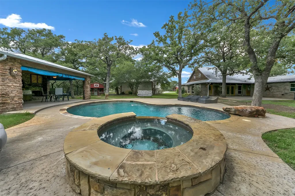 3911 N Highway 281 Mineral Wells TX 76067