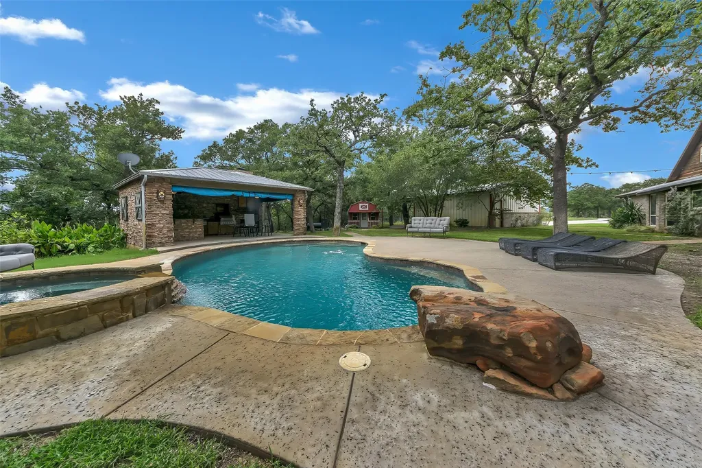 3911 N Highway 281 Mineral Wells TX 76067