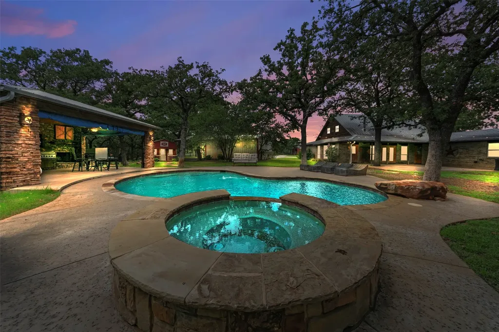 3911 N Highway 281 Mineral Wells TX 76067