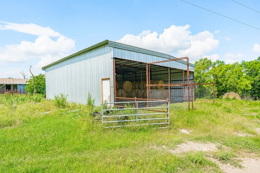 2401 County Road 382 Carlton TX 76436