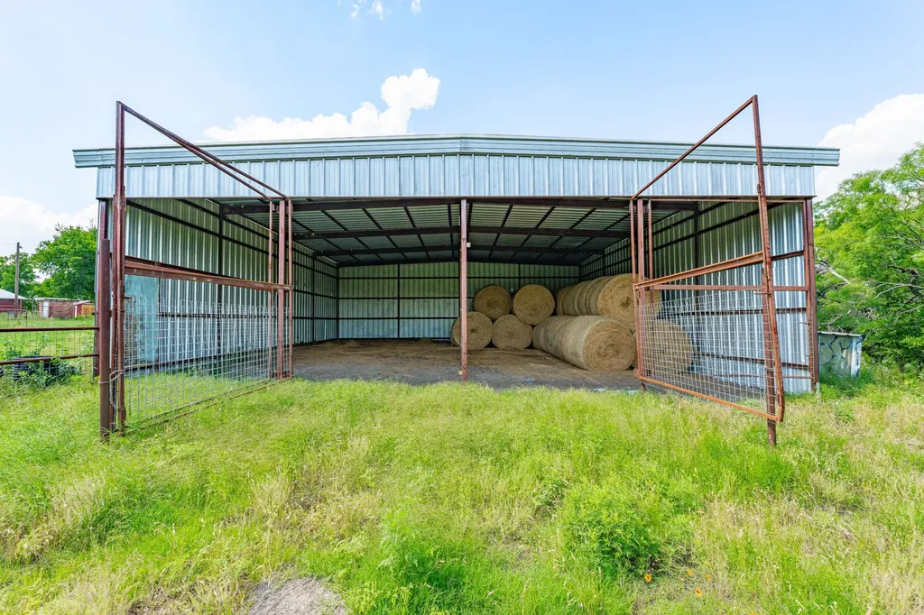 2401 County Road 382 Carlton TX 76436