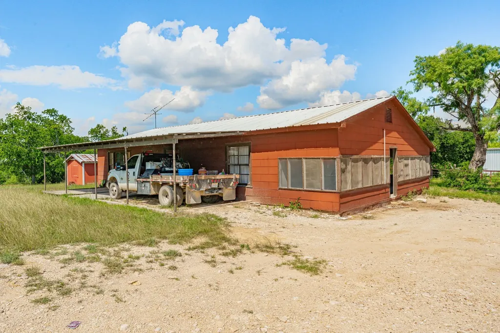 2401 County Road 382 Carlton TX 76436
