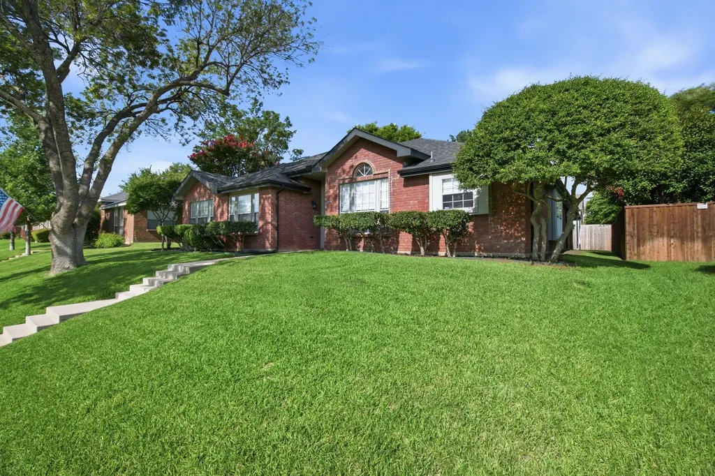 2074 Briarcliff Road Lewisville TX 75067