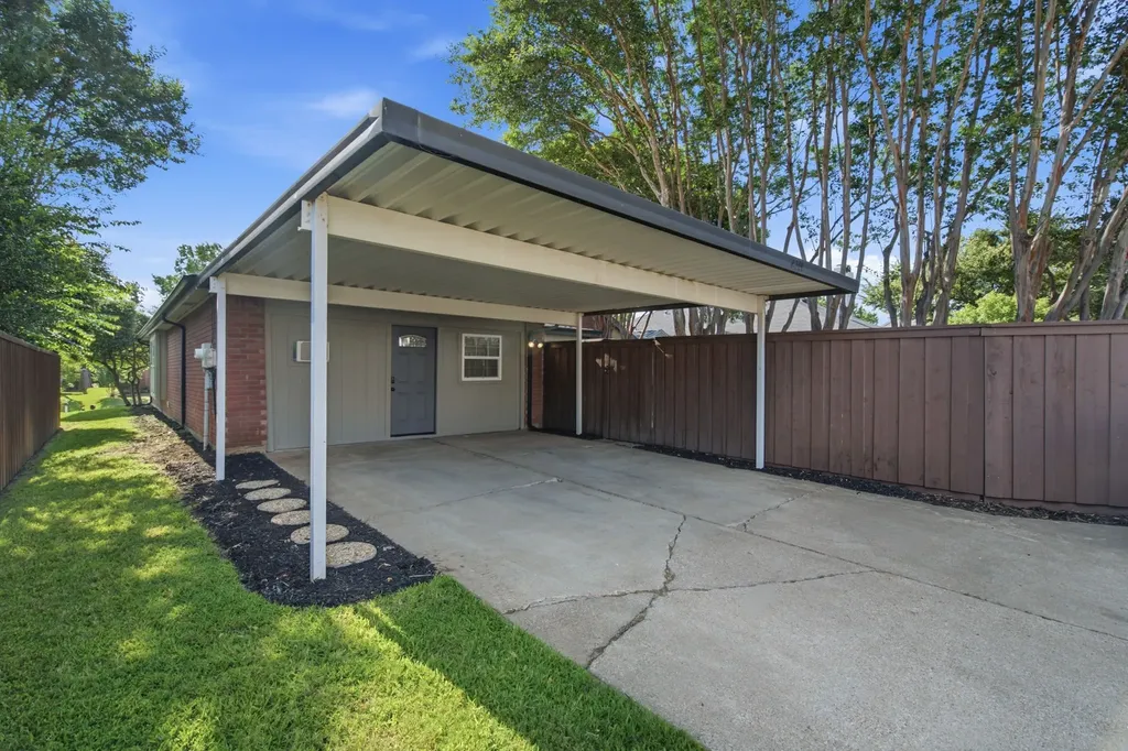 2074 Briarcliff Road Lewisville TX 75067