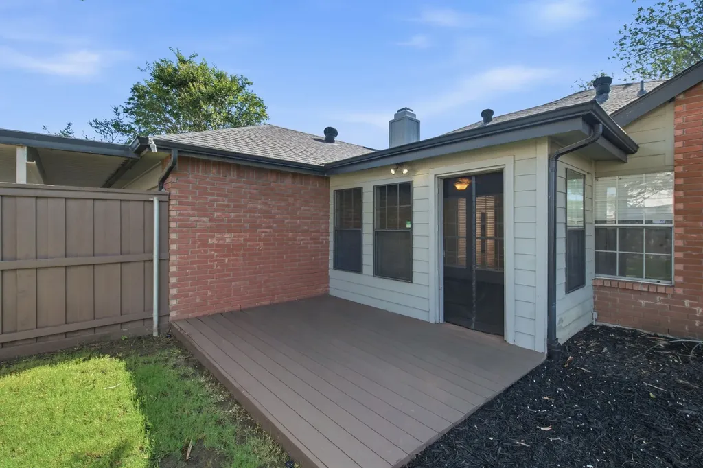 2074 Briarcliff Road Lewisville TX 75067