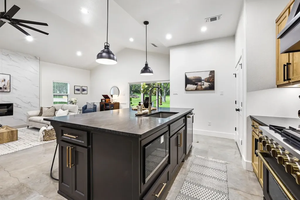 1838 S Park Avenue Denison TX 75020