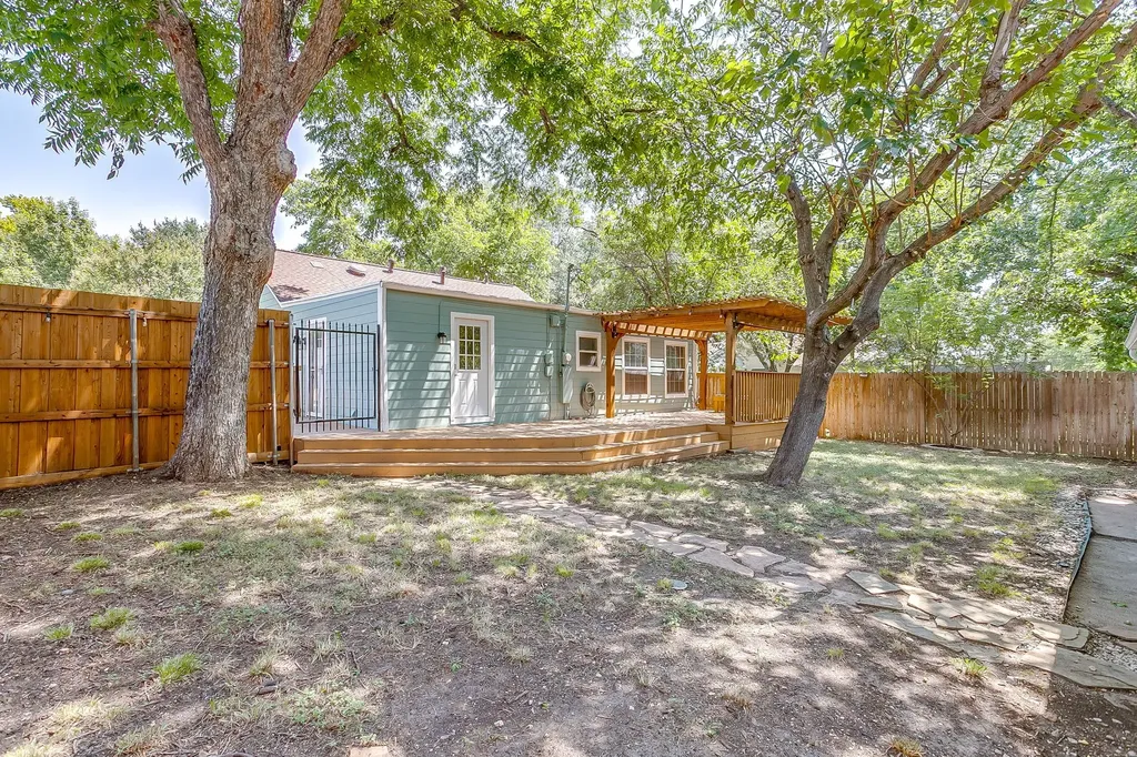 4237 Geddes Avenue Fort Worth TX 76107