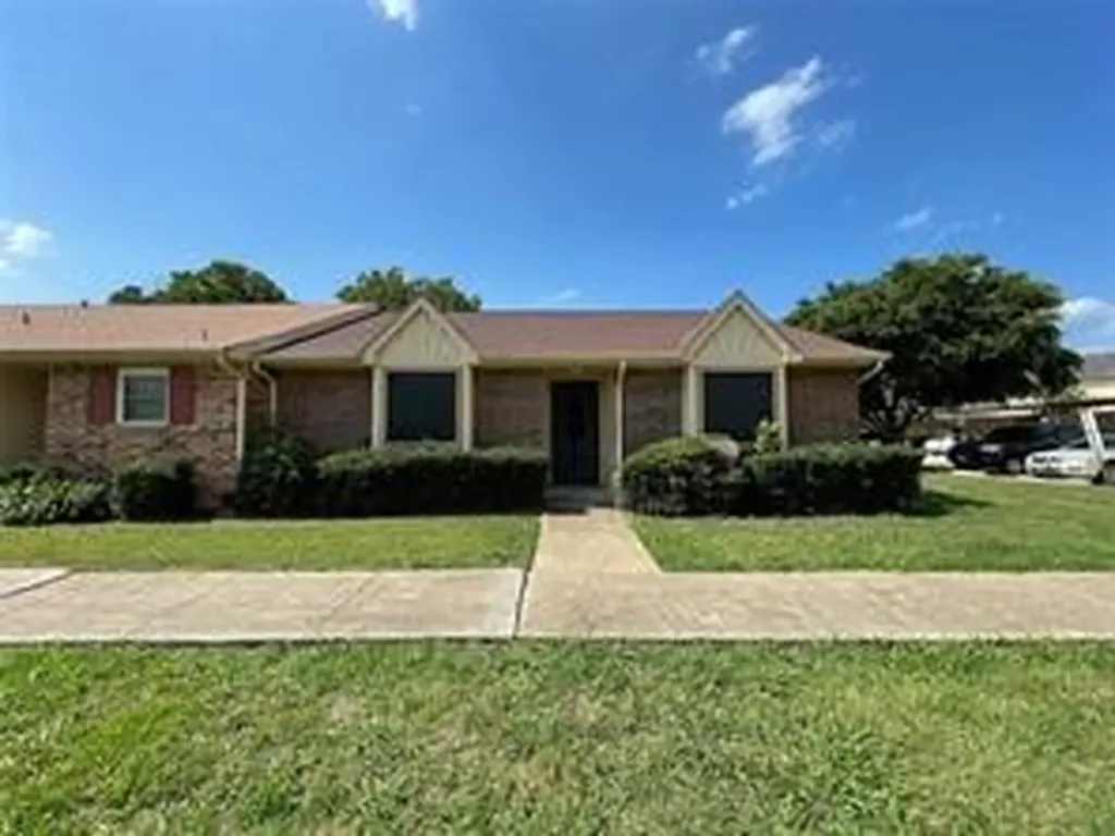 27 E Mountain Creek Court Grand Prairie TX 75052