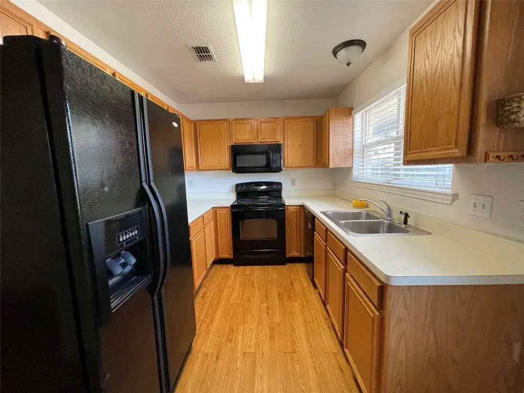 27 E Mountain Creek Court Grand Prairie TX 75052