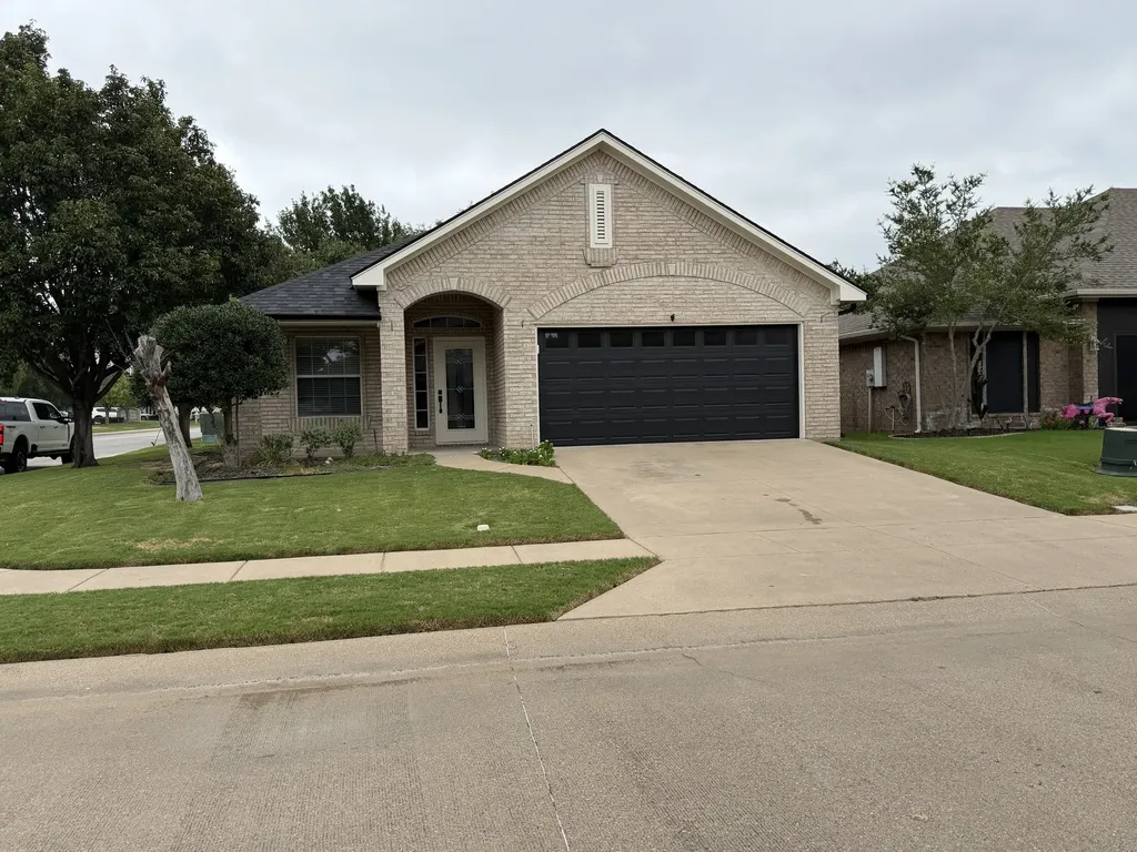 1001 Roberts Bend Granbury TX 76048