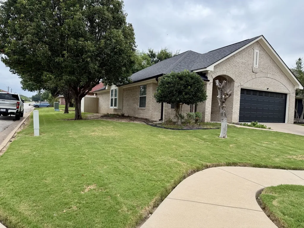 1001 Roberts Bend Granbury TX 76048