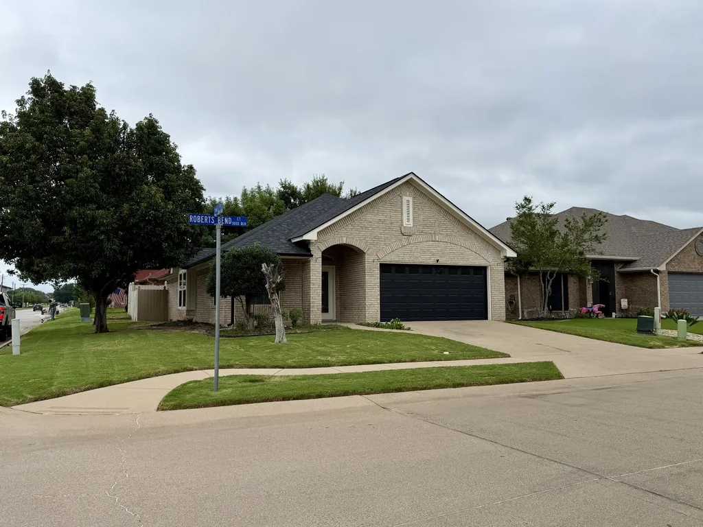 1001 Roberts Bend Granbury TX 76048