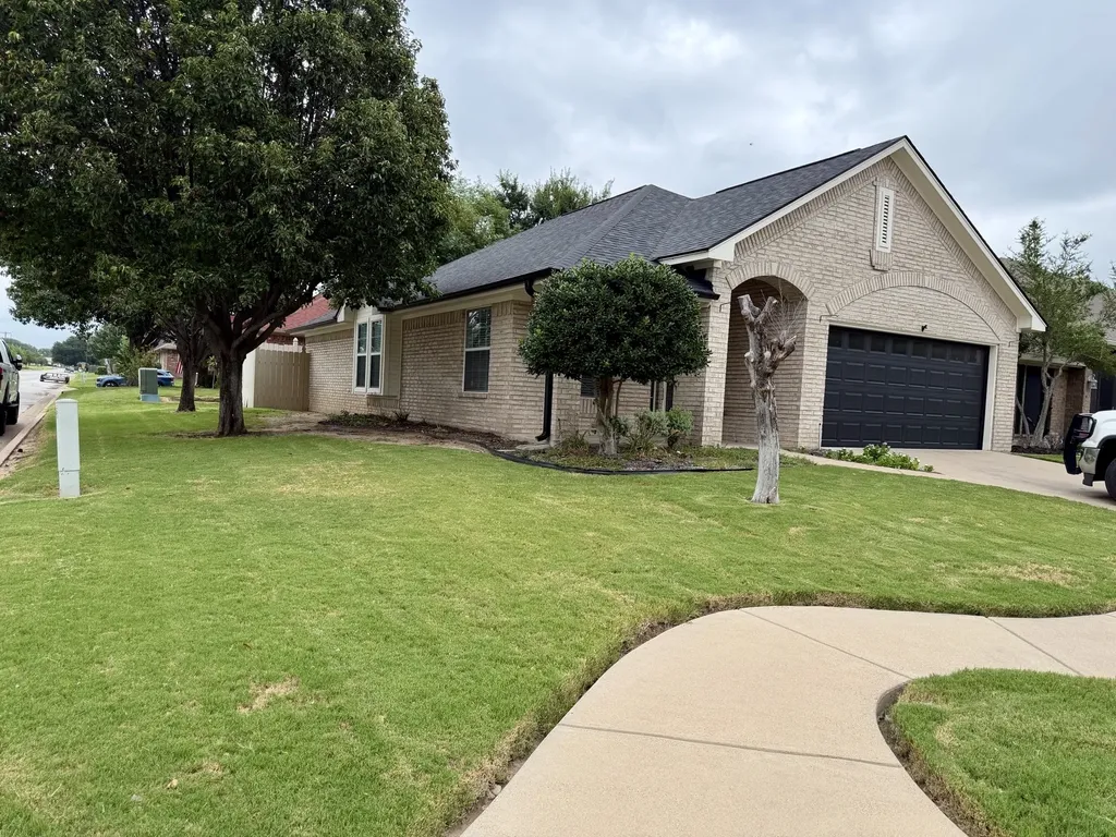 1001 Roberts Bend Granbury TX 76048