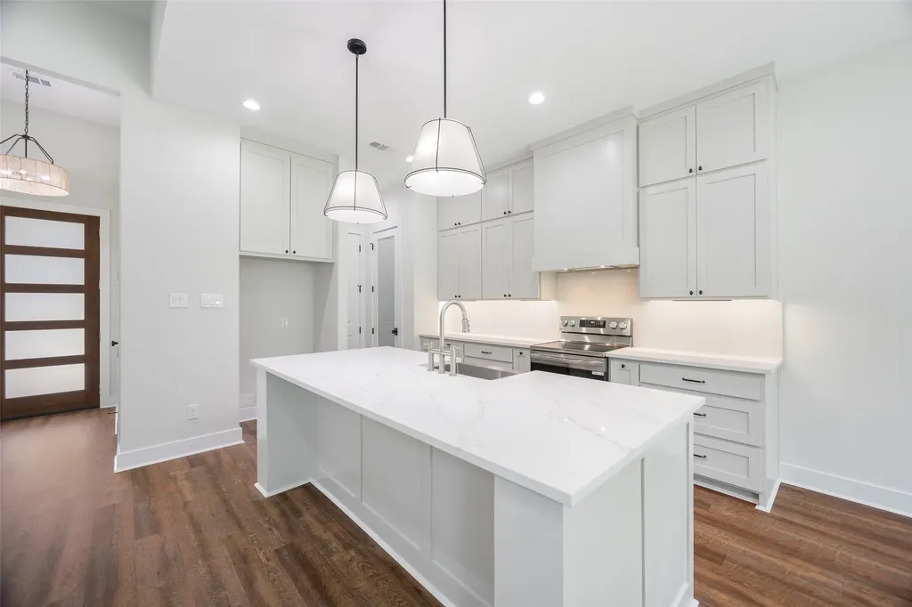 3711 Metropolitan Avenue Dallas TX 75210