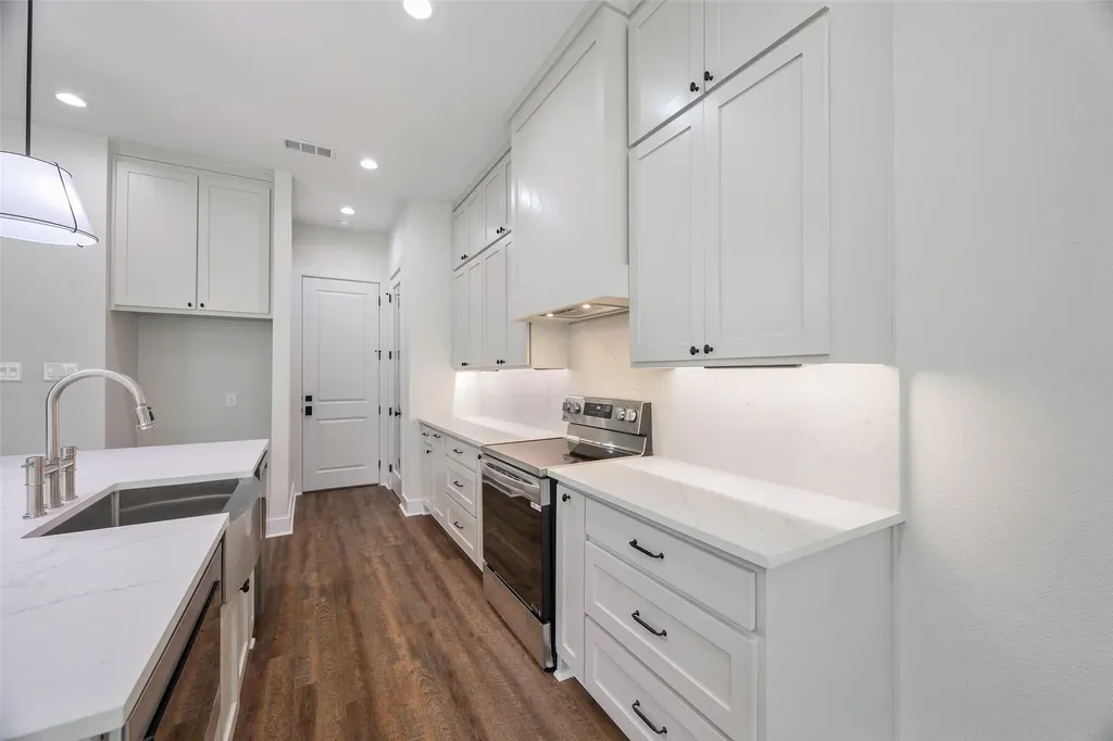 3711 Metropolitan Avenue Dallas TX 75210