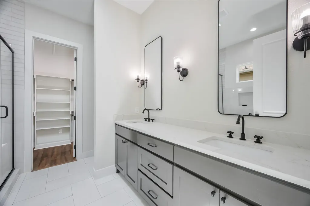 3711 Metropolitan Avenue Dallas TX 75210