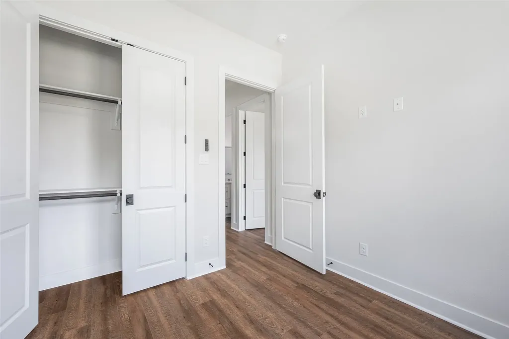 3711 Metropolitan Avenue Dallas TX 75210