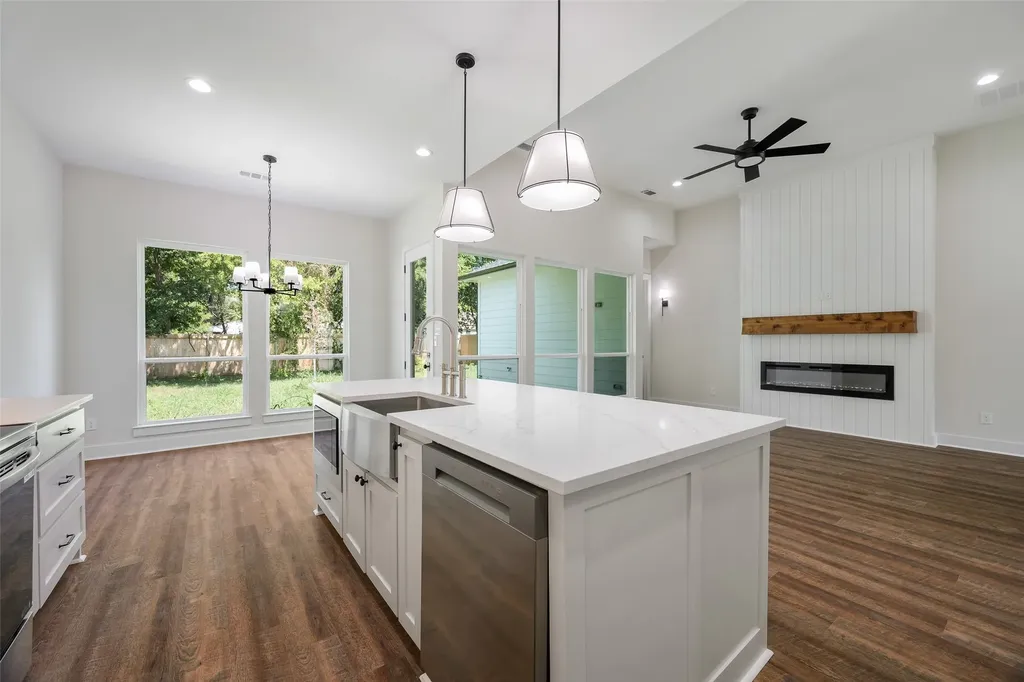 3711 Metropolitan Avenue Dallas TX 75210
