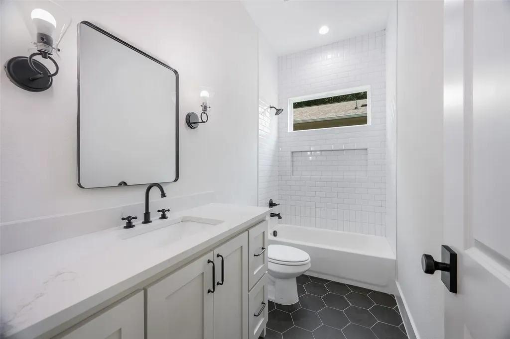 3711 Metropolitan Avenue Dallas TX 75210