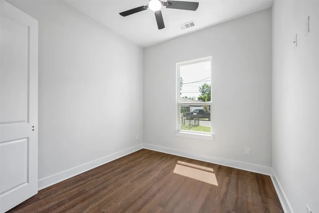 3711 Metropolitan Avenue Dallas TX 75210