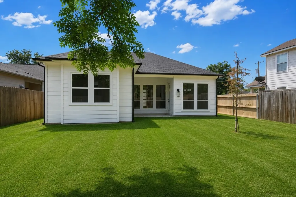 3711 Metropolitan Avenue Dallas TX 75210