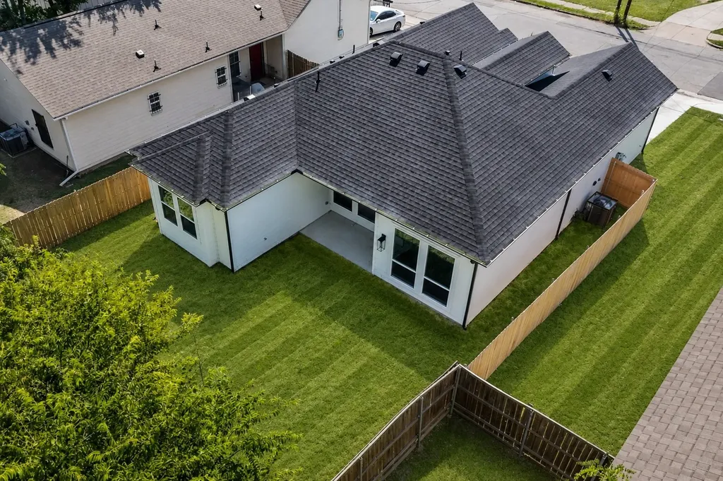 3711 Metropolitan Avenue Dallas TX 75210