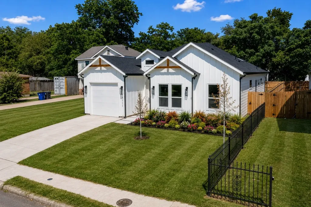 3711 Metropolitan Avenue Dallas TX 75210
