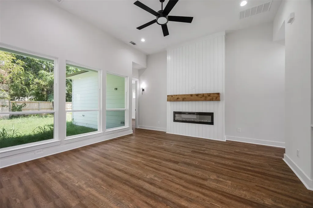3711 Metropolitan Avenue Dallas TX 75210